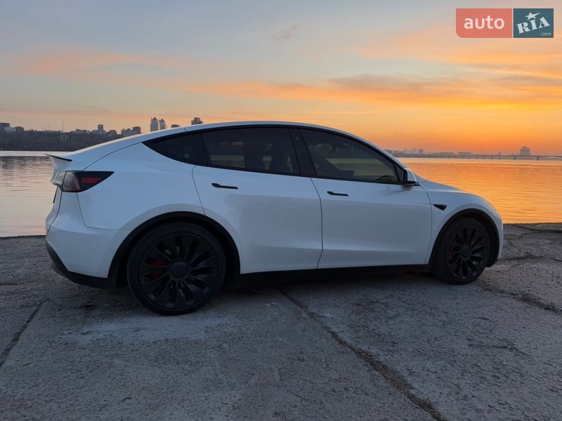 Позашляховик / Кросовер Tesla Model Y 2021 в Дніпрі