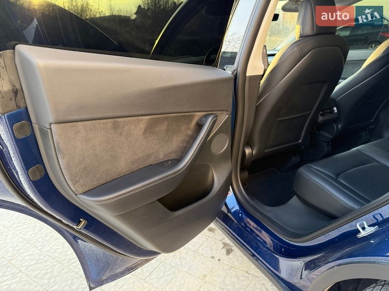 Позашляховик / Кросовер Tesla Model Y 2021 в Львові