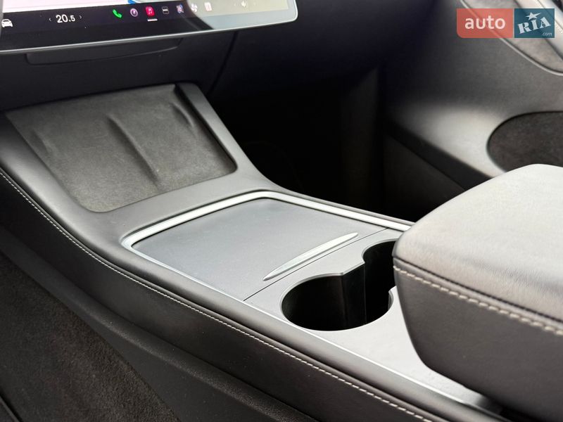 Позашляховик / Кросовер Tesla Model Y 2024 в Чернівцях фото 29 Позашляховик / Кросовер Tesla Model Y 2024 в Чернівцях