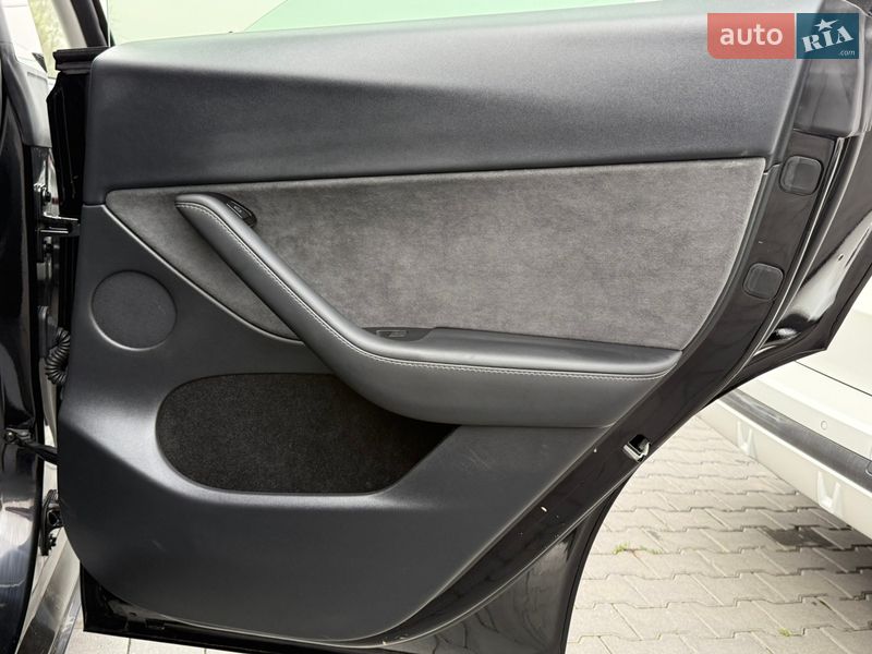 Позашляховик / Кросовер Tesla Model Y 2024 в Чернівцях фото 48 Позашляховик / Кросовер Tesla Model Y 2024 в Чернівцях