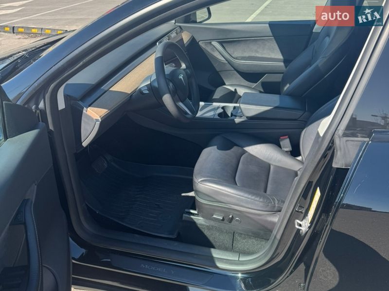 Внедорожник / Кроссовер Tesla Model Y 2022 в Киеве