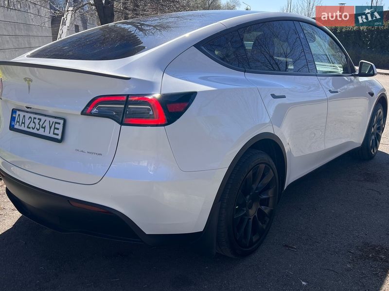 Позашляховик / Кросовер Tesla Model Y 2024 в Києві