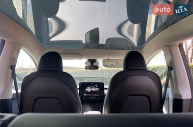 Позашляховик / Кросовер Tesla Model Y 2024 в Києві