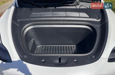 Позашляховик / Кросовер Tesla Model Y 2024 в Києві