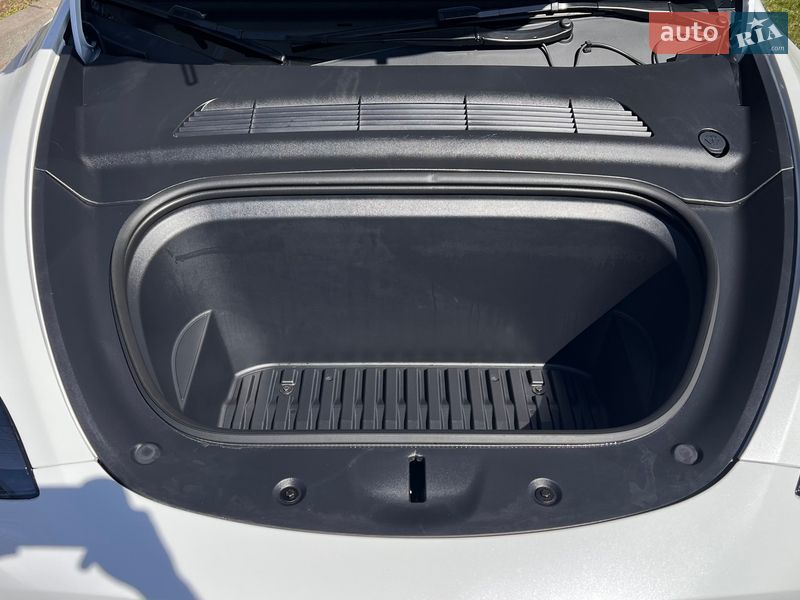 Позашляховик / Кросовер Tesla Model Y 2024 в Києві