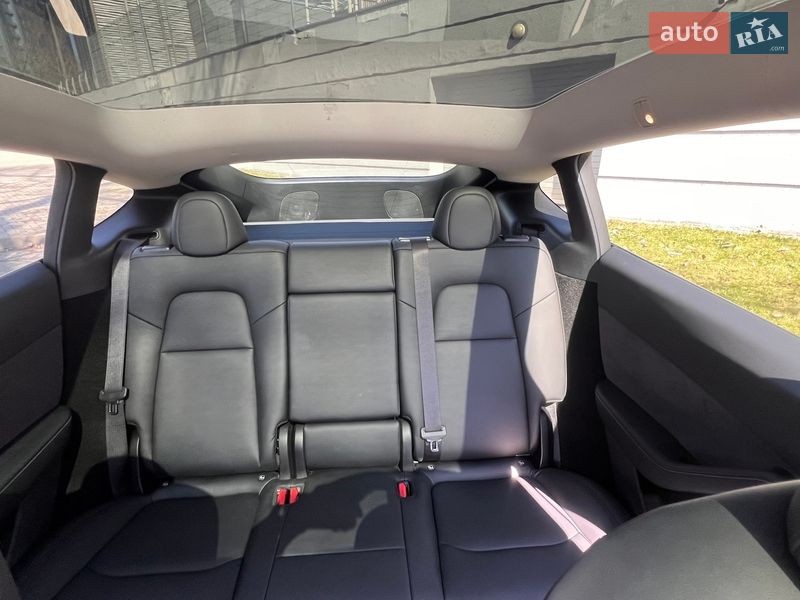Внедорожник / Кроссовер Tesla Model Y 2024 в Киеве