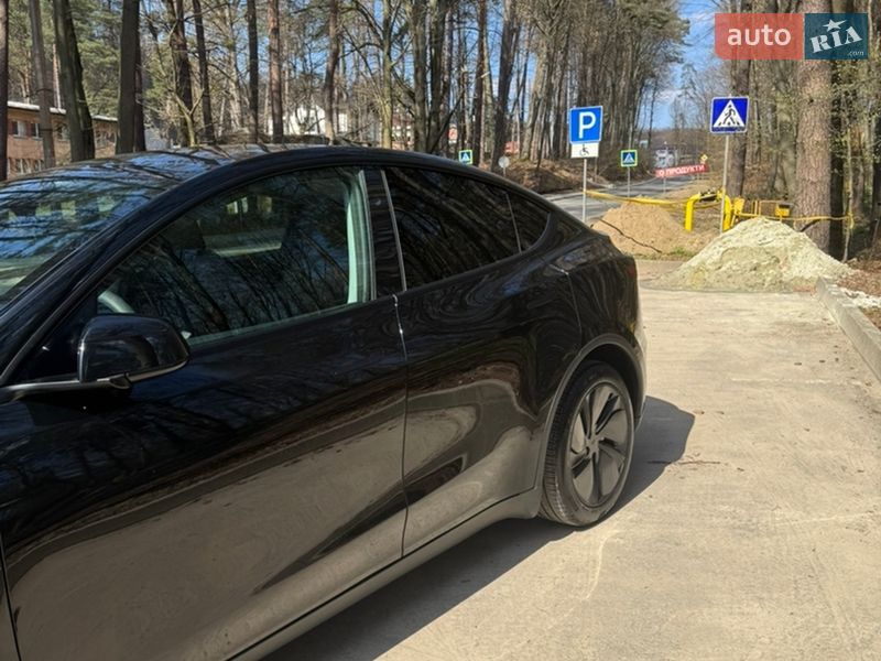 Внедорожник / Кроссовер Tesla Model Y 2025 в Львове