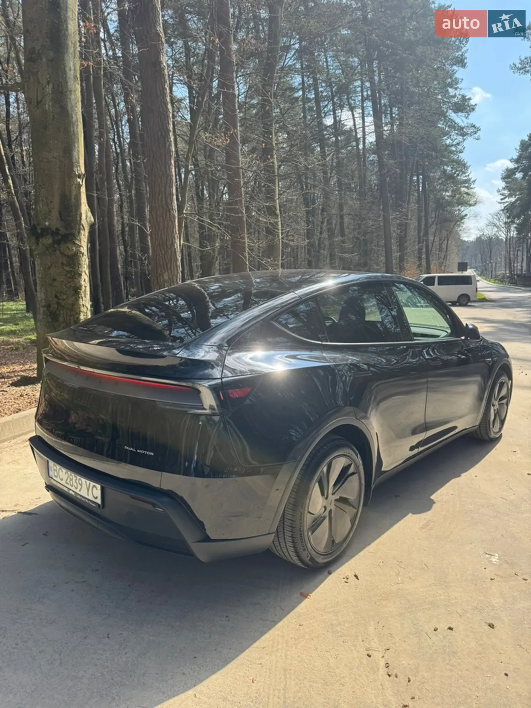 2025 Tesla Model Y - мініатюра 8