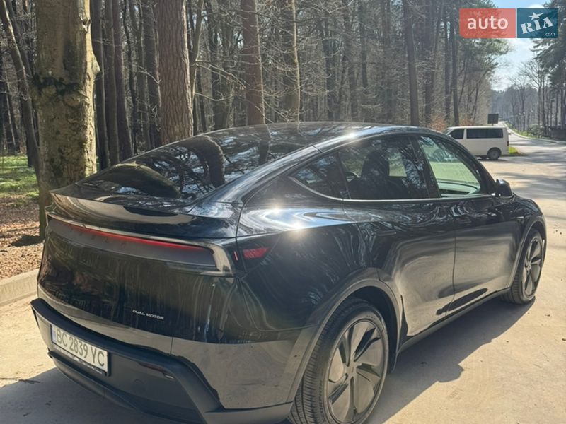 Внедорожник / Кроссовер Tesla Model Y 2025 в Львове