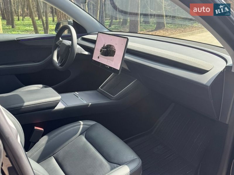 Внедорожник / Кроссовер Tesla Model Y 2025 в Львове