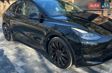 Позашляховик / Кросовер Tesla Model Y 2024 в Києві