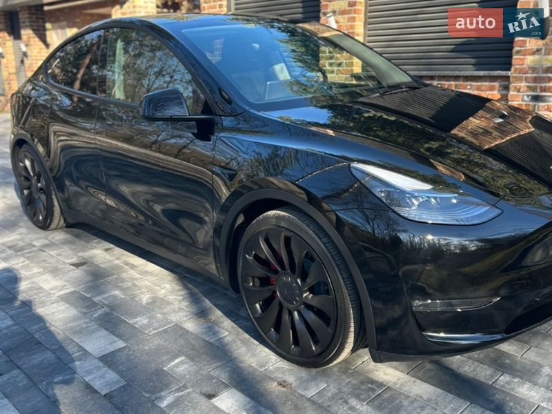 Внедорожник / Кроссовер Tesla Model Y 2024 в Киеве