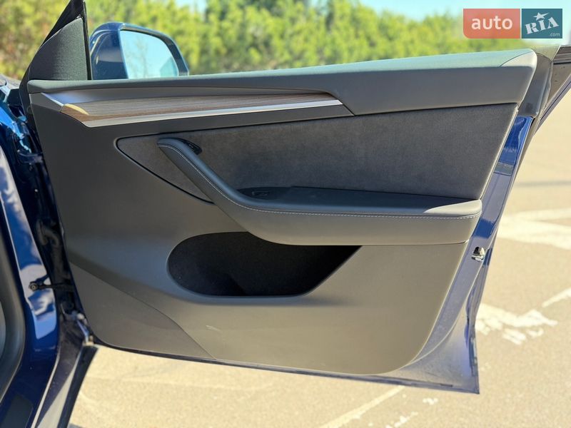 Позашляховик / Кросовер Tesla Model Y 2023 в Києві