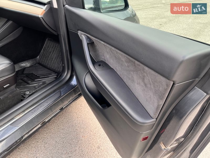 Внедорожник / Кроссовер Tesla Model Y 2021 в Львове