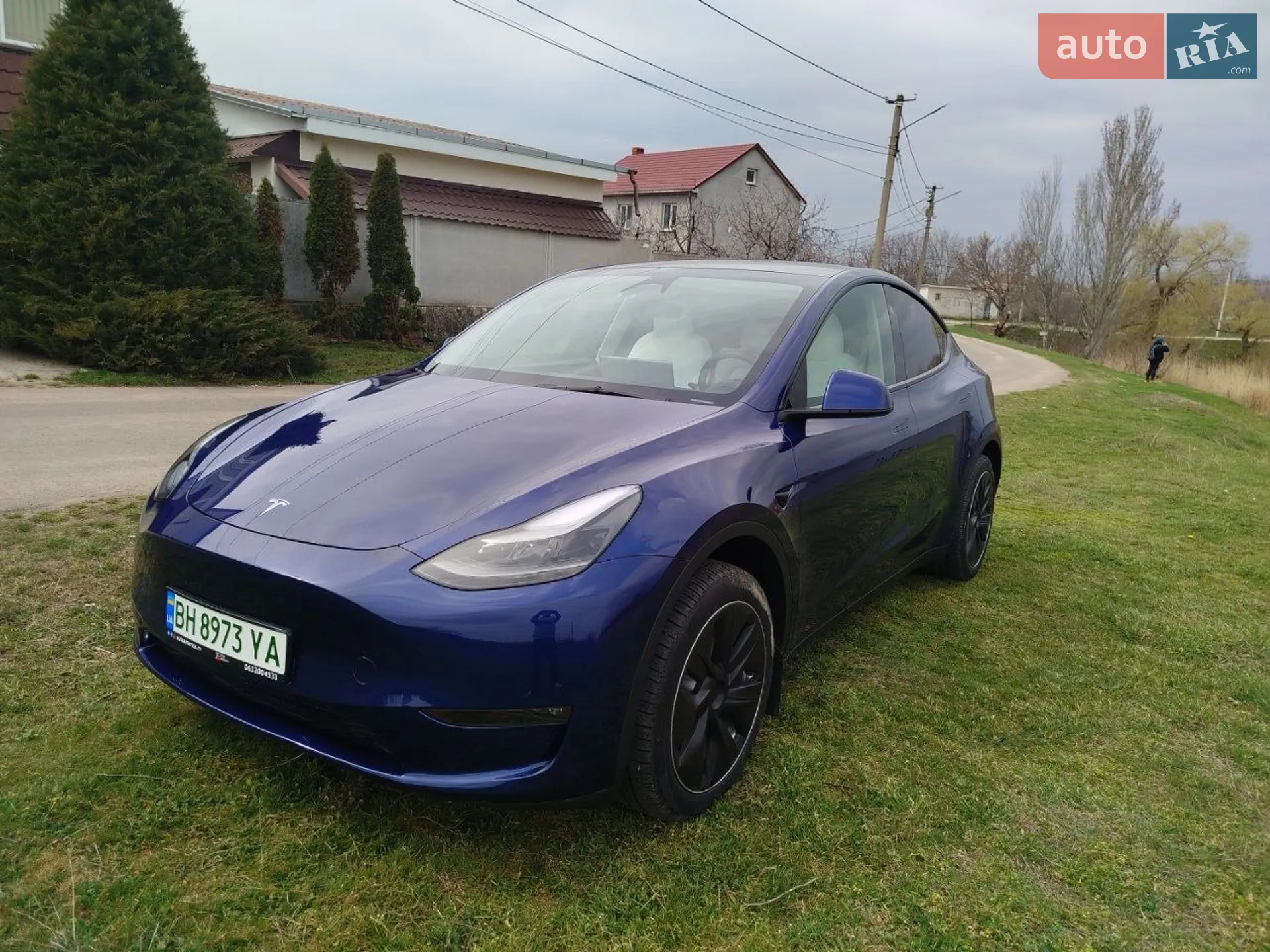2024 Tesla Model Y - фото 1