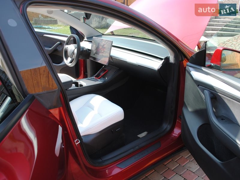 Позашляховик / Кросовер Tesla Model Y 2024 в Луцьку фото 28 Позашляховик / Кросовер Tesla Model Y 2024 в Луцьку