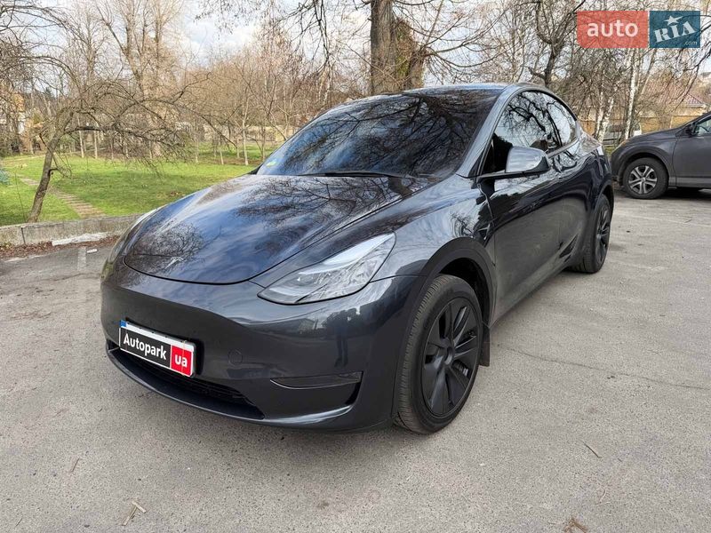 Tesla Model Y 2025