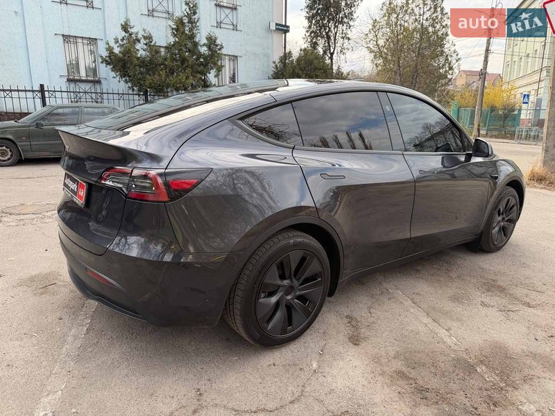 Внедорожник / Кроссовер Tesla Model Y 2025 в Киеве