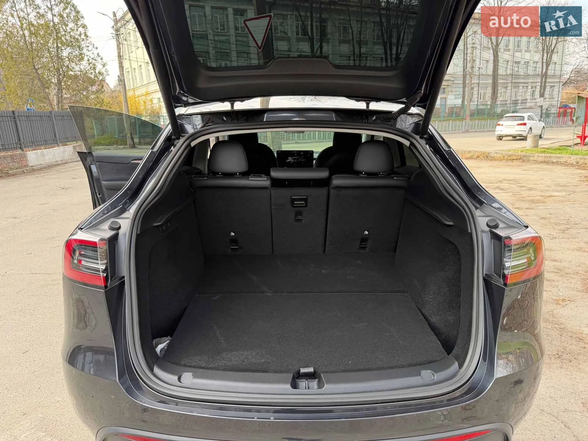 2025 Tesla Model Y - мініатюра 24