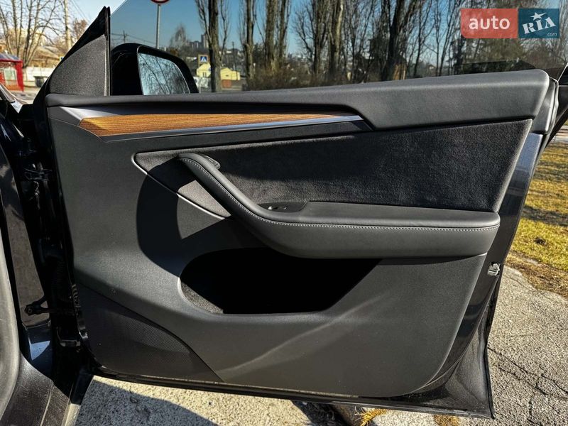 Внедорожник / Кроссовер Tesla Model Y 2024 в Киеве фото 35 Внедорожник / Кроссовер Tesla Model Y 2024 в Киеве