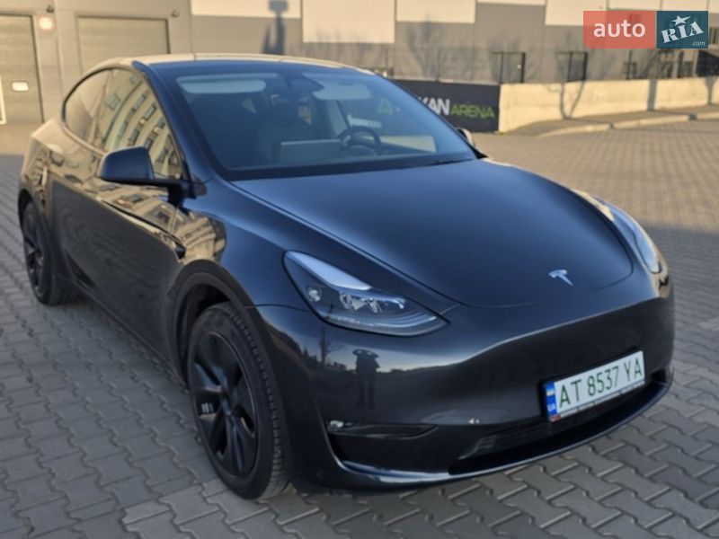 Tesla Model Y 2024