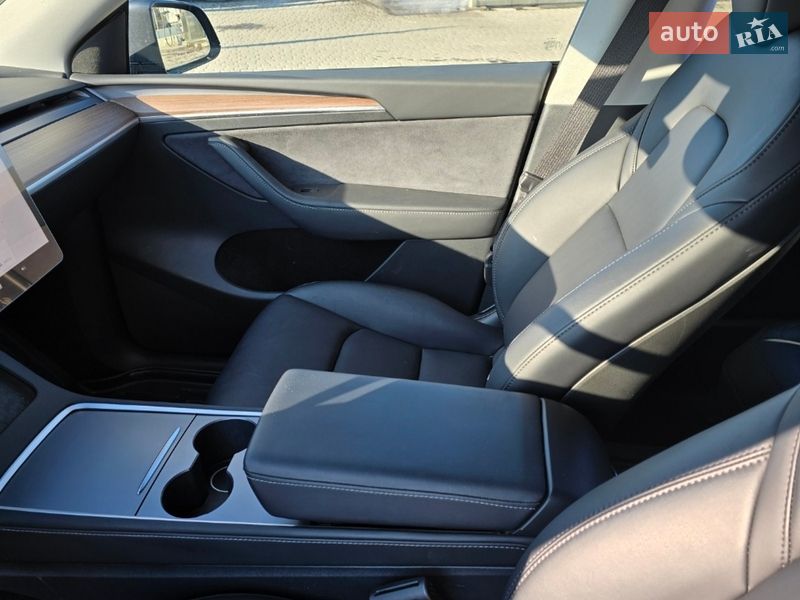 Внедорожник / Кроссовер Tesla Model Y 2024 в Ивано-Франковске