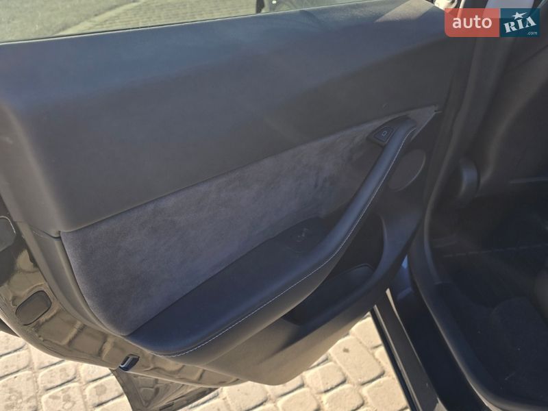 Внедорожник / Кроссовер Tesla Model Y 2024 в Ивано-Франковске
