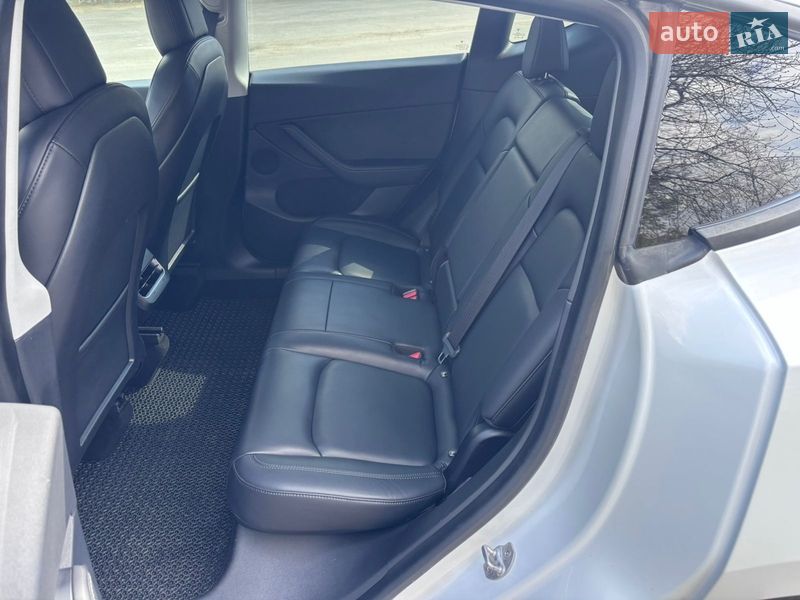 Позашляховик / Кросовер Tesla Model Y 2021 в Івано-Франківську