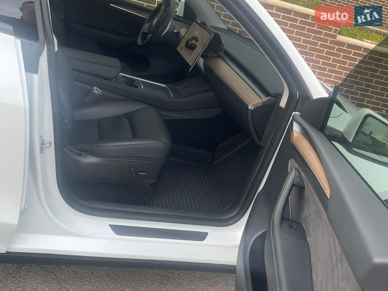 Внедорожник / Кроссовер Tesla Model Y 2022 в Запорожье