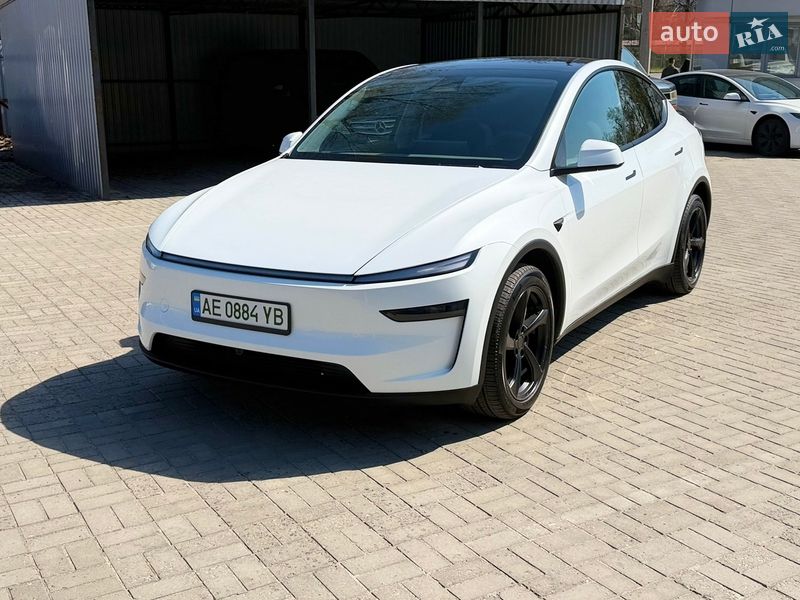 Tesla Model Y 2025