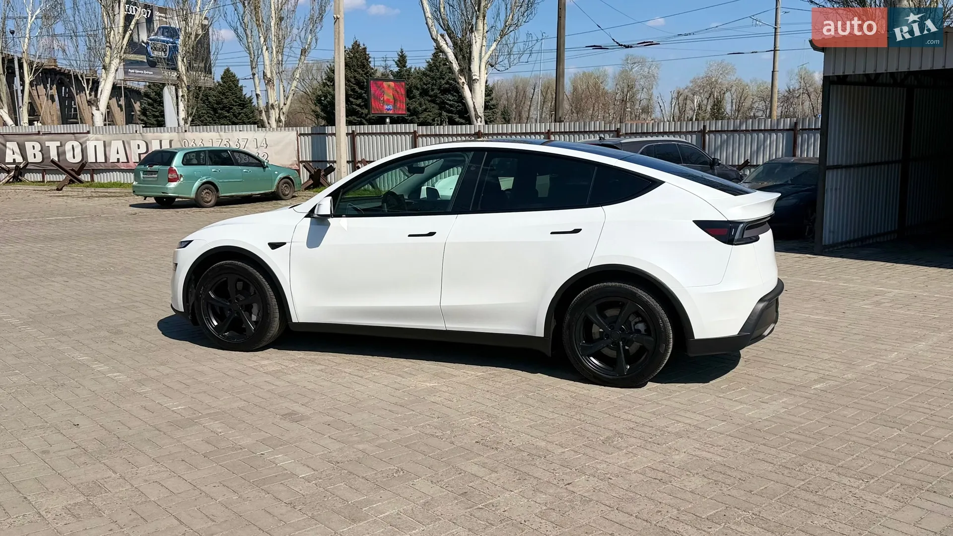 2025 Tesla Model Y - мініатюра 13