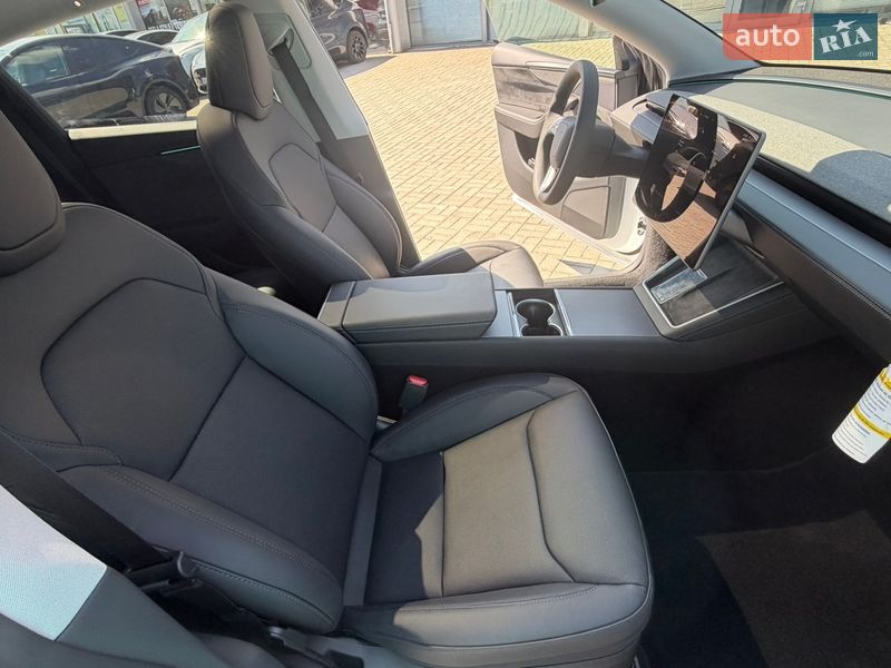 Внедорожник / Кроссовер Tesla Model Y 2025 в Днепре