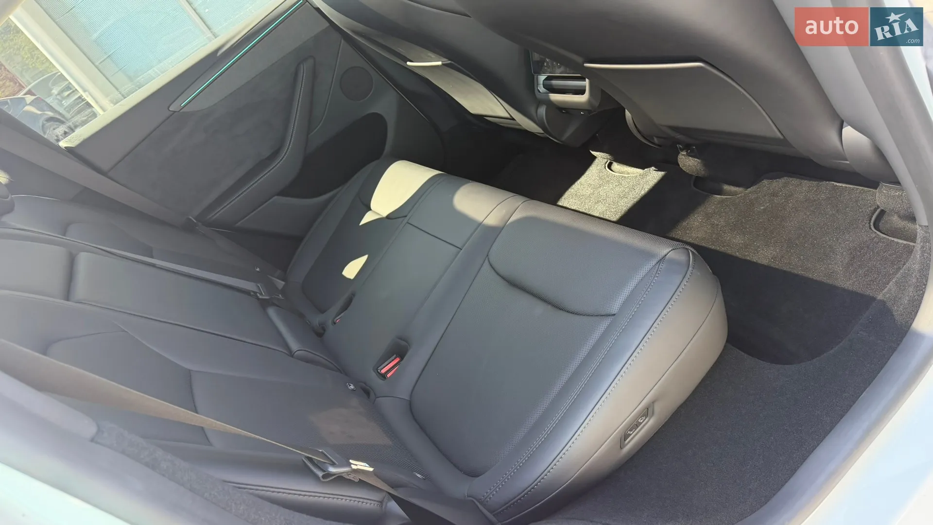 2025 Tesla Model Y - мініатюра 22