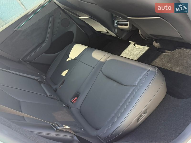 Внедорожник / Кроссовер Tesla Model Y 2025 в Днепре