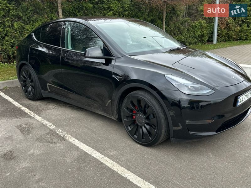Внедорожник / Кроссовер Tesla Model Y 2024 в Киеве