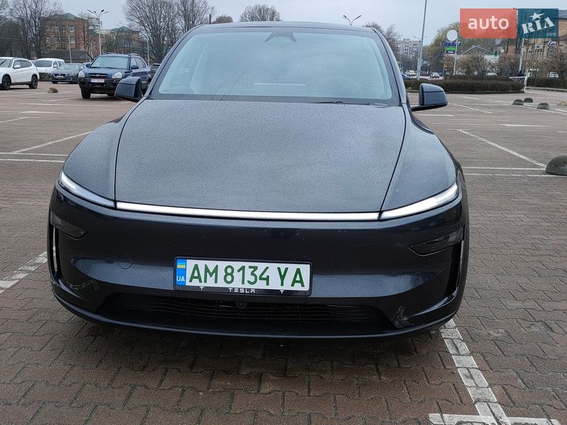 Внедорожник / Кроссовер Tesla Model Y 2025 в Киеве