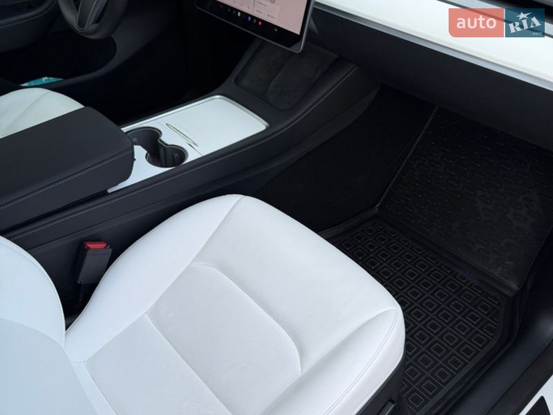 Позашляховик / Кросовер Tesla Model Y 2023 в Первомайську