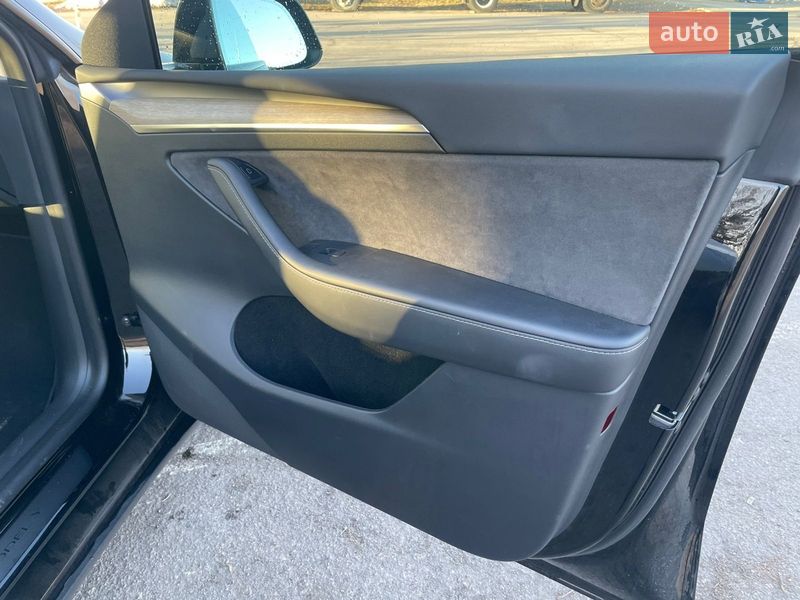 Позашляховик / Кросовер Tesla Model Y 2022 в Рівному