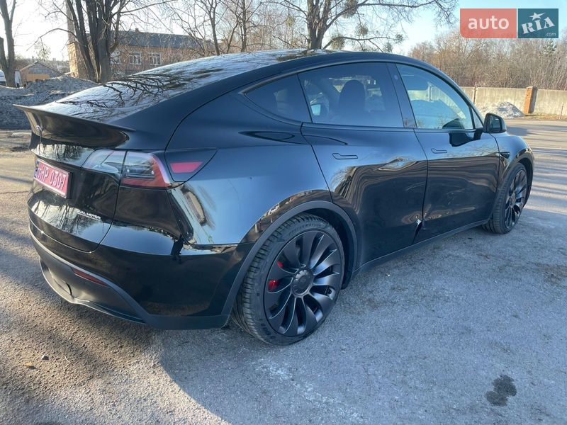 Позашляховик / Кросовер Tesla Model Y 2024 в Рівному фото 6 Позашляховик / Кросовер Tesla Model Y 2024 в Рівному