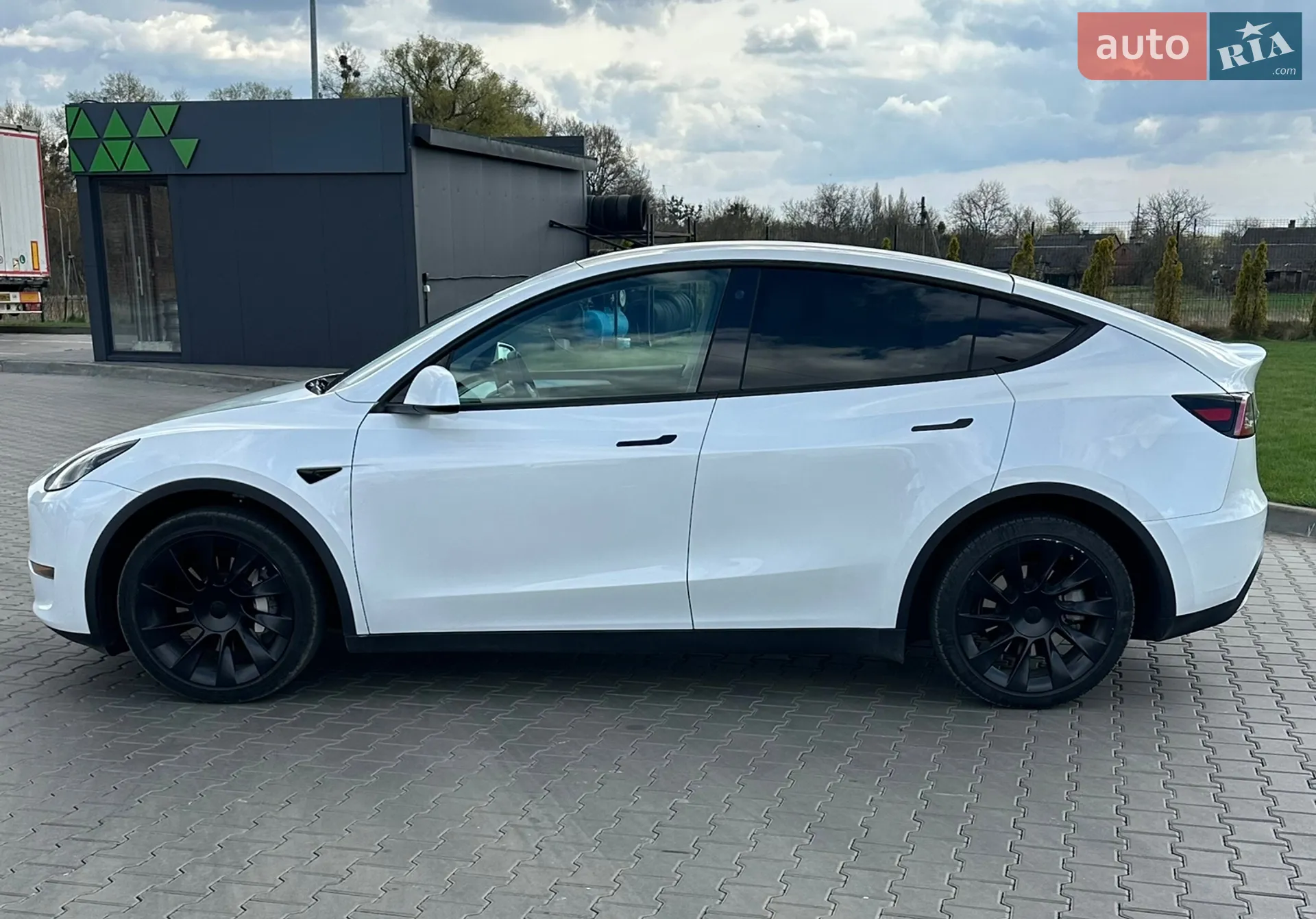2022 Tesla Model Y - мініатюра 3