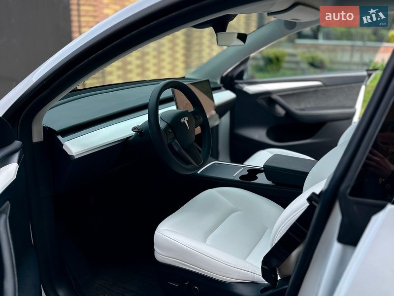 Внедорожник / Кроссовер Tesla Model Y 2024 в Тячеве