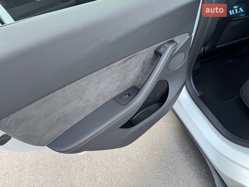 Позашляховик / Кросовер Tesla Model Y 2024 в Запоріжжі