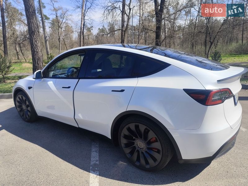 Внедорожник / Кроссовер Tesla Model Y 2024 в Черкассах