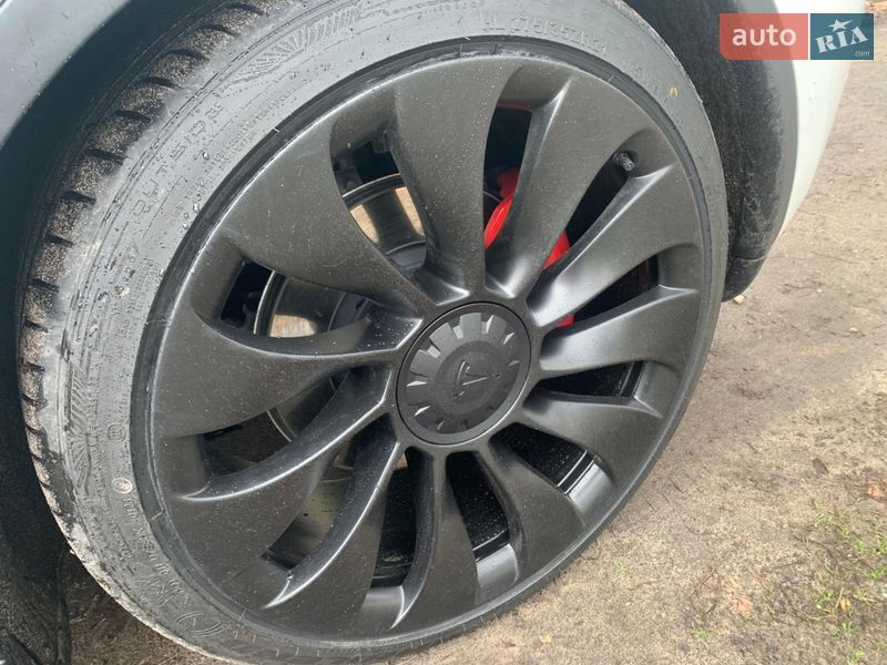 Позашляховик / Кросовер Tesla Model Y 2022 в Києві
