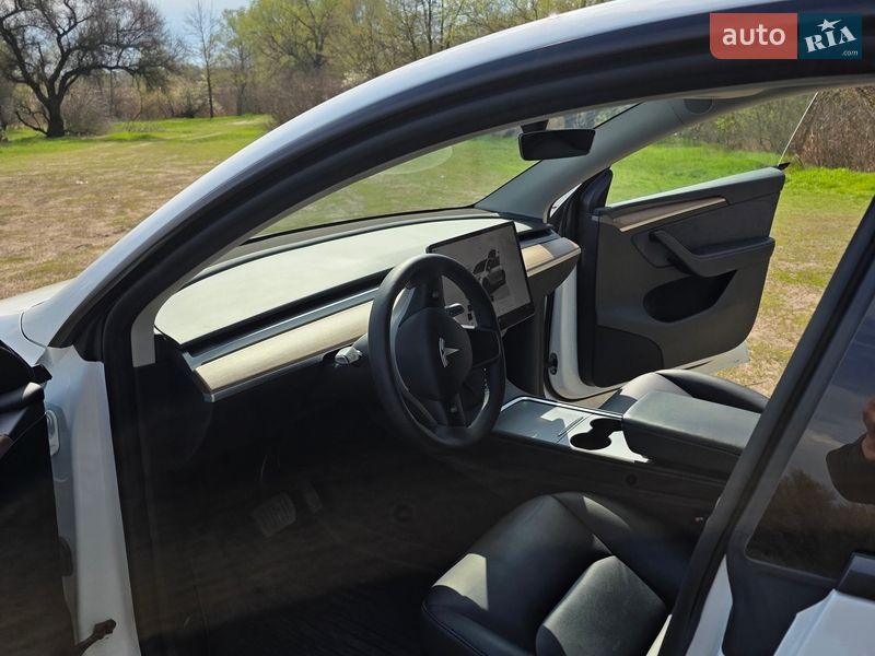 Позашляховик / Кросовер Tesla Model Y 2024 в Дніпрі фото 13 Позашляховик / Кросовер Tesla Model Y 2024 в Дніпрі
