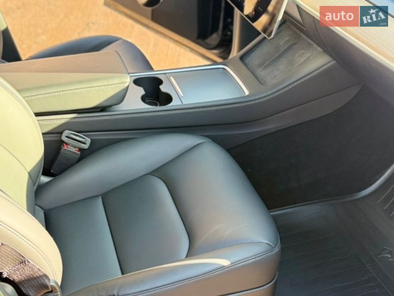 Внедорожник / Кроссовер Tesla Model Y 2024 в Львове