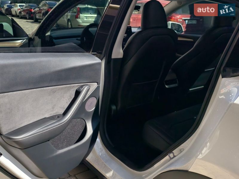 Внедорожник / Кроссовер Tesla Model Y 2023 в Виннице