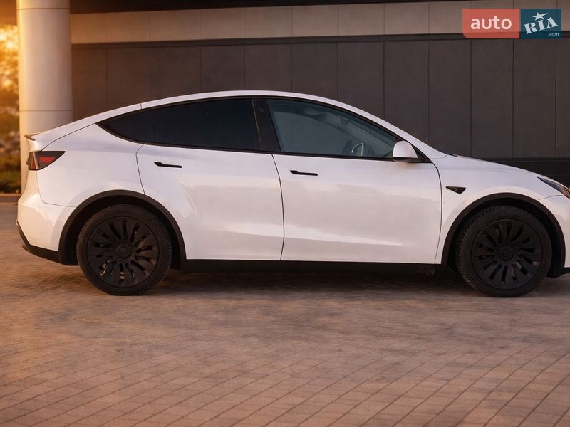 Позашляховик / Кросовер Tesla Model Y 2023 в Києві