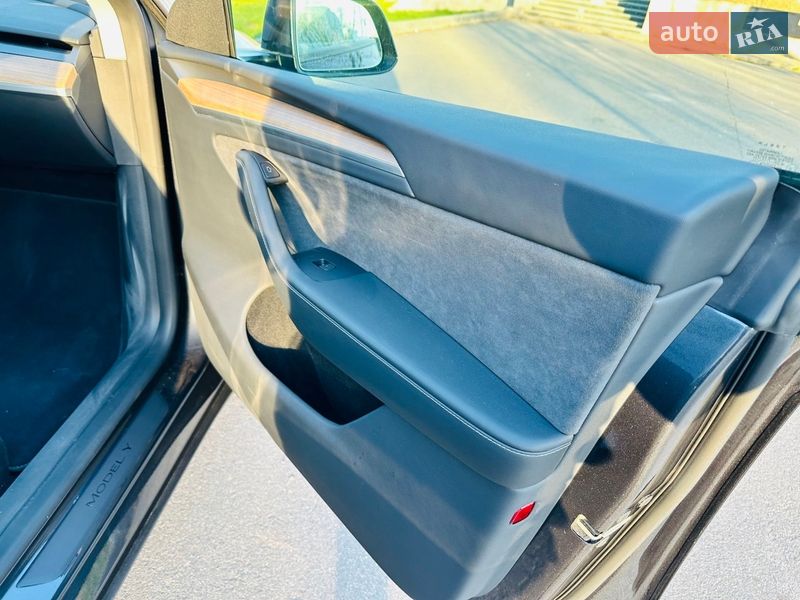 Внедорожник / Кроссовер Tesla Model Y 2024 в Кривом Роге