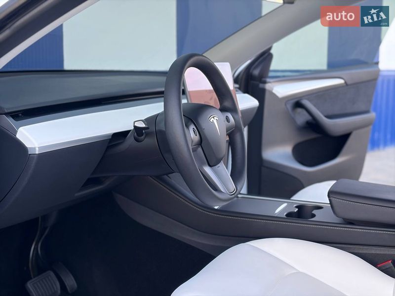 Внедорожник / Кроссовер Tesla Model Y 2024 в Дрогобыче